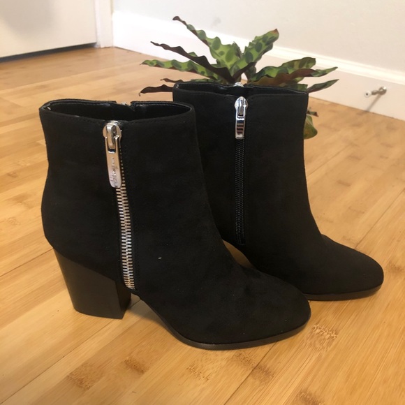 Nine West Black Heeled Booties ✨ - Picture 1 of 6